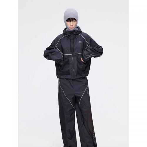 black tracksuit windproof